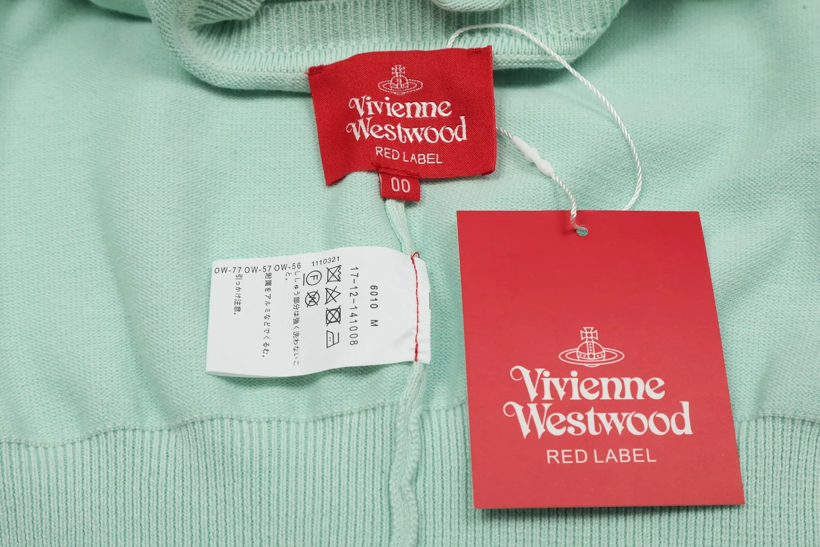 VIVI115 vivienne west wood Classic knitted sweater wool cardigan 2024 autumn latest model Exclusive and highest quality on the entire network Order with confidence - 🧩 15% merino cotton wool 85% wool blend 🧩Correct Italian 🇮🇹100% wool washed wheat logo 🧩Original purchase Real model opening 🧩Original purchase records and comparison pictures can be provided Place your order with confidence 🧩 Instant sale of all Taobao 300+ versions. The quality of the purchasing agent is excellent. It is definitely not a copywriter. It is a real good product. The actual product is far beyond the budget. Size: S -M- L Color: black, white, light green, purple, apricot